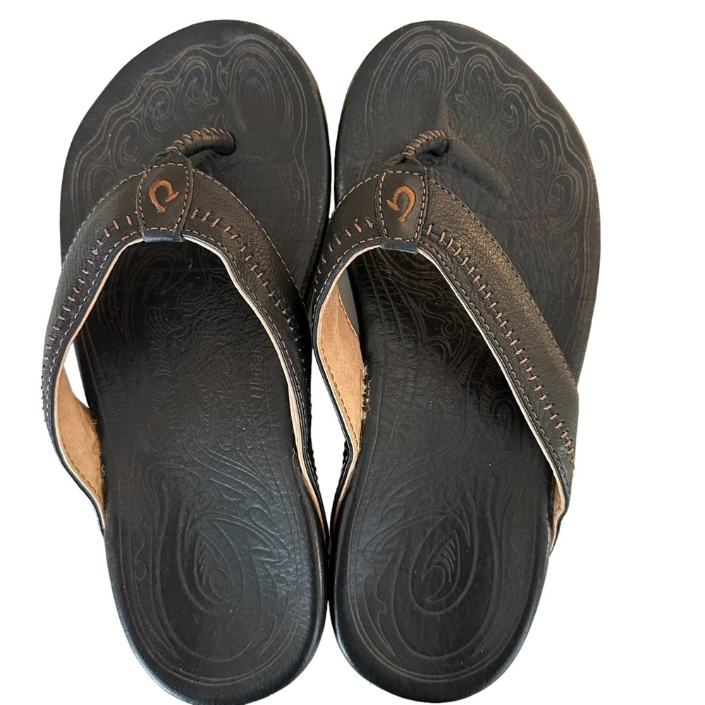 OluKai Men's Size 7 M Hiapo Flip Flop Sandals Black Leather